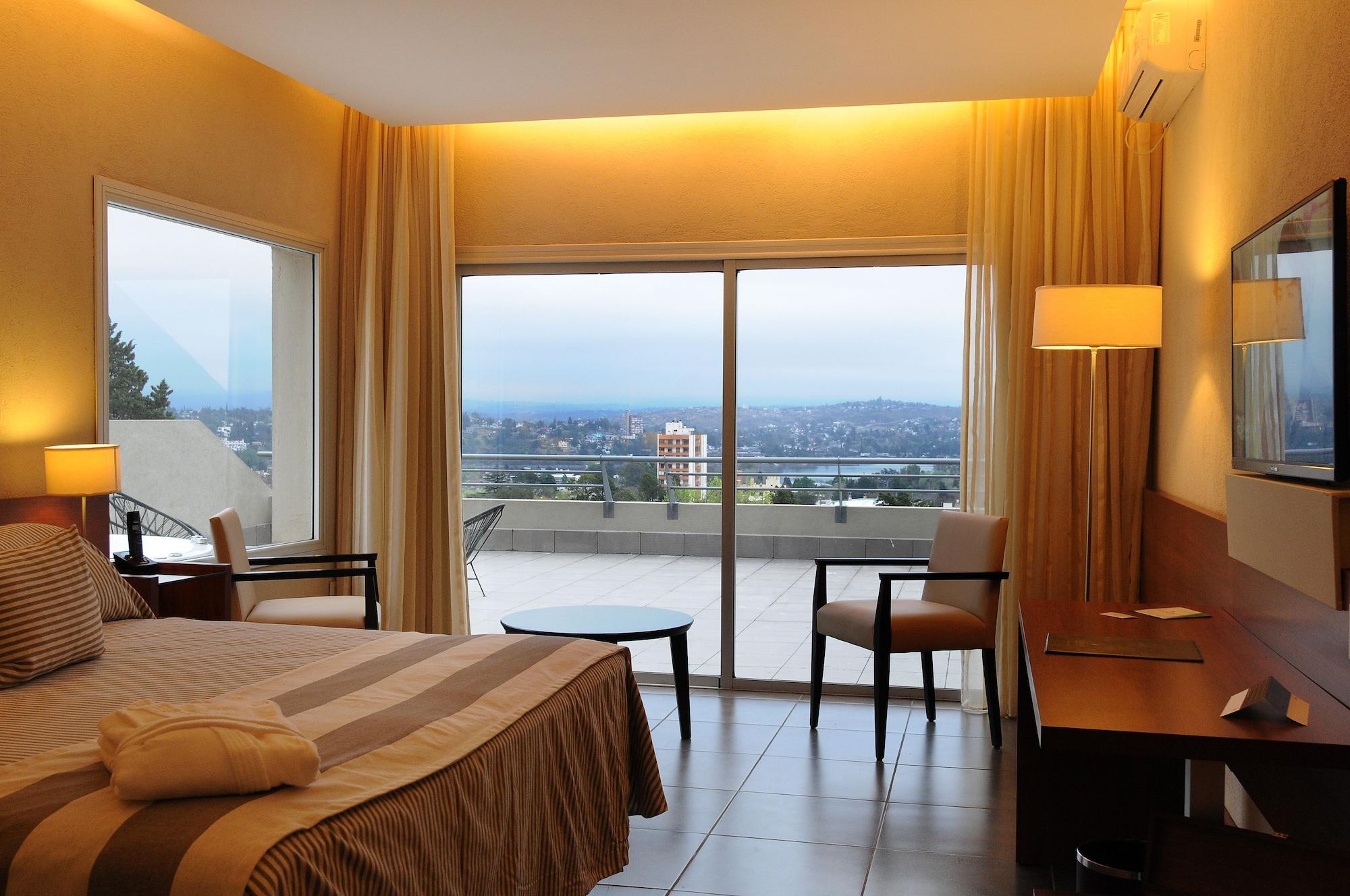Pinares Panorama Suites, Spa & Convention Center ヴィラ・カルロス・パス エクステリア 写真