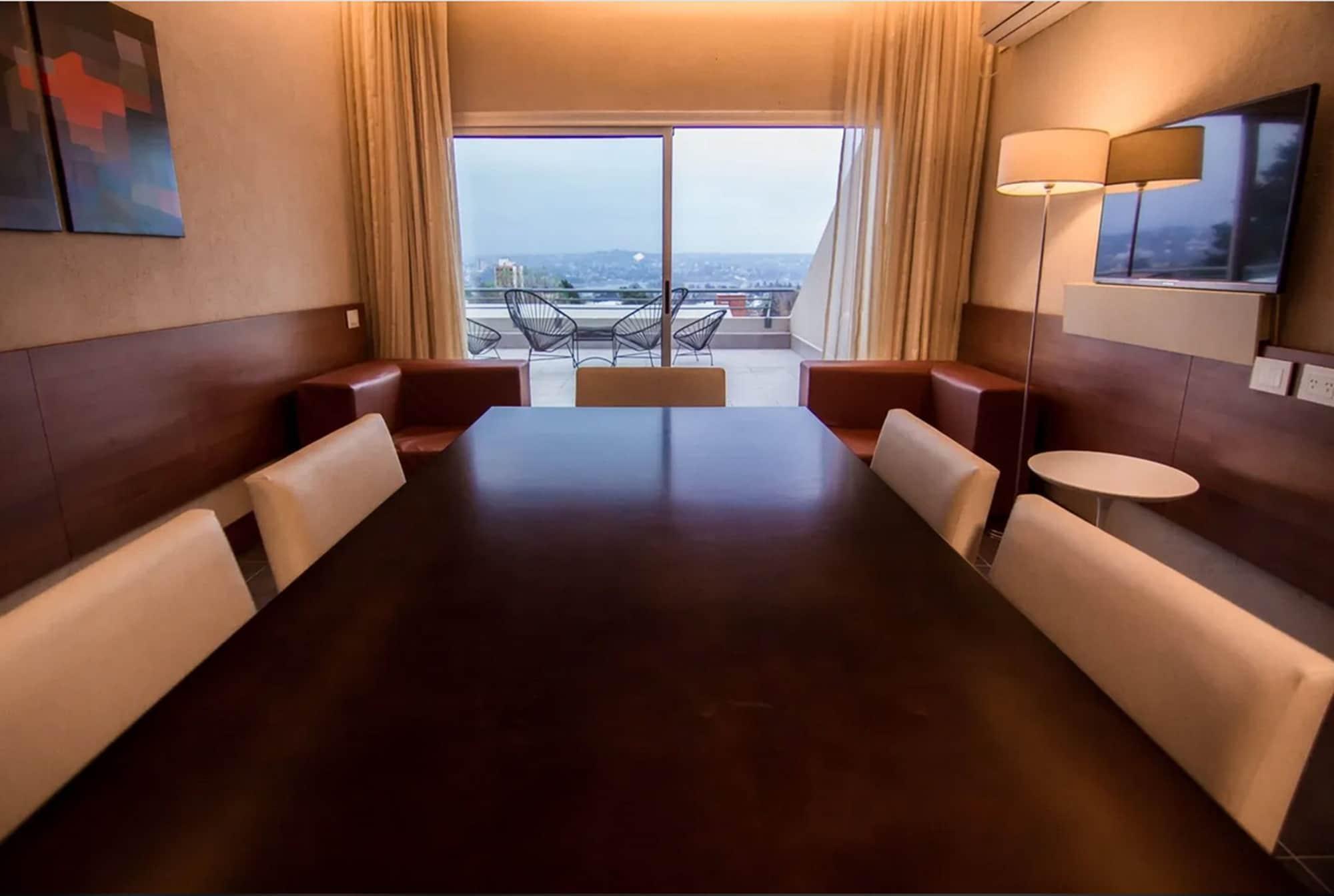 Pinares Panorama Suites, Spa & Convention Center ヴィラ・カルロス・パス エクステリア 写真