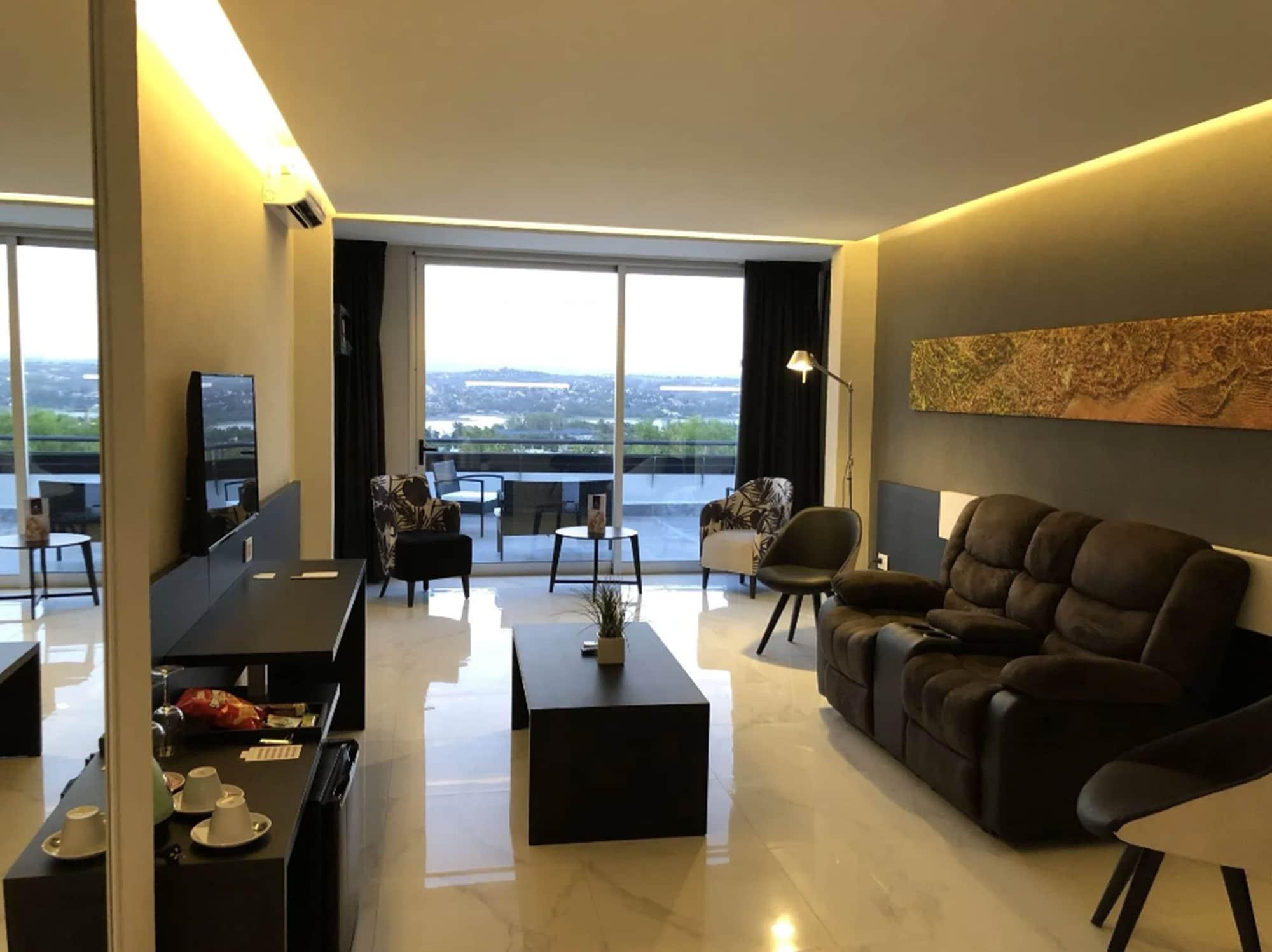 Pinares Panorama Suites, Spa & Convention Center ヴィラ・カルロス・パス エクステリア 写真