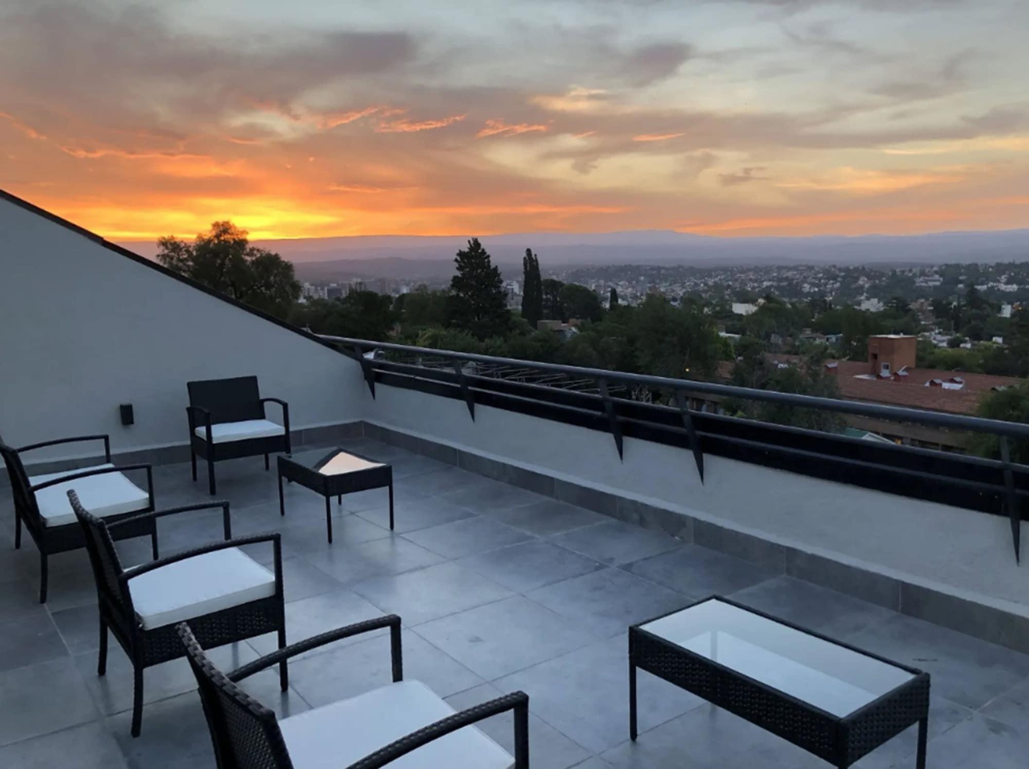 Pinares Panorama Suites, Spa & Convention Center ヴィラ・カルロス・パス エクステリア 写真