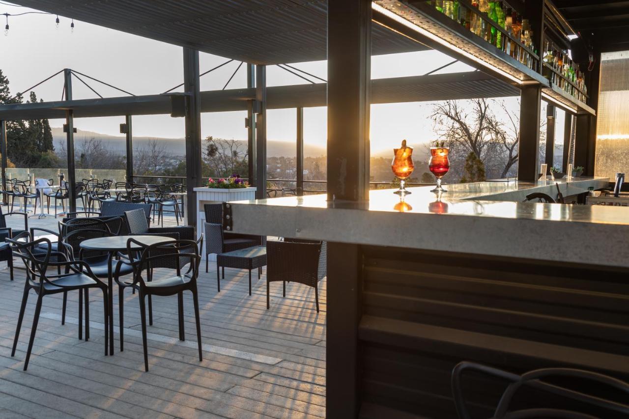 Pinares Panorama Suites, Spa & Convention Center ヴィラ・カルロス・パス エクステリア 写真