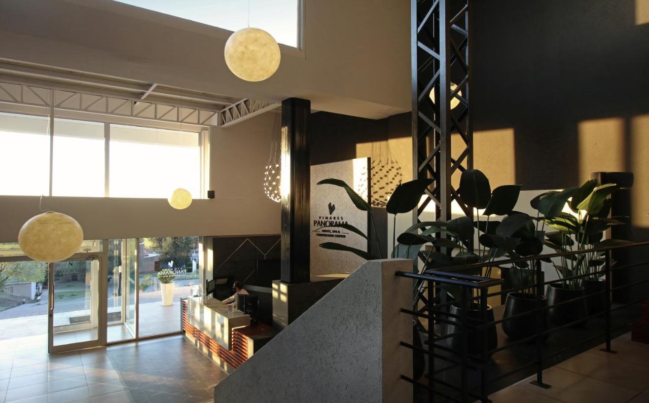 Pinares Panorama Suites, Spa & Convention Center ヴィラ・カルロス・パス エクステリア 写真