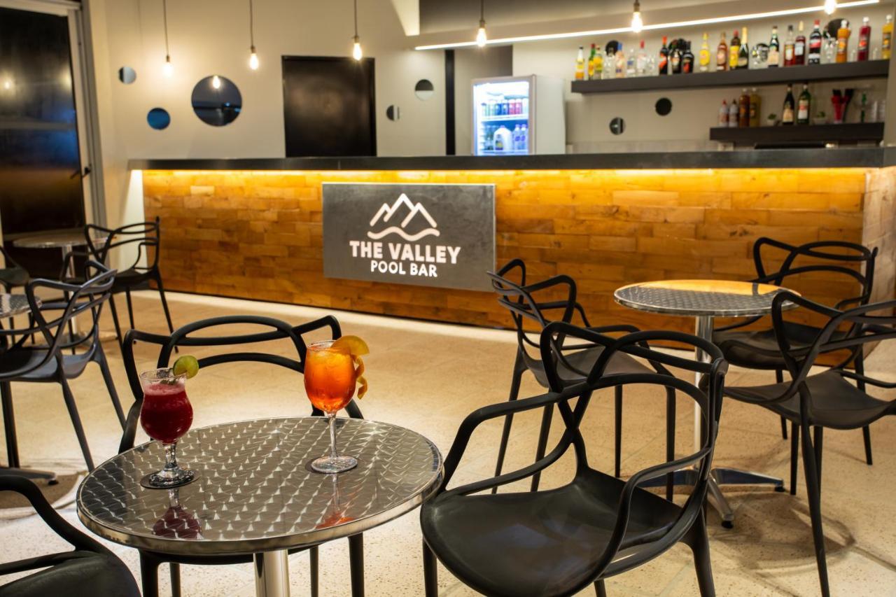 Pinares Panorama Suites, Spa & Convention Center ヴィラ・カルロス・パス エクステリア 写真