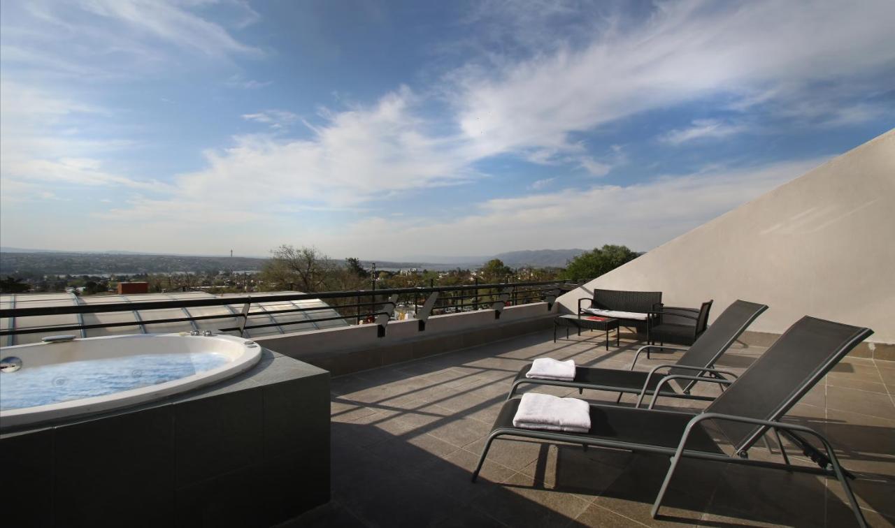 Pinares Panorama Suites, Spa & Convention Center ヴィラ・カルロス・パス エクステリア 写真