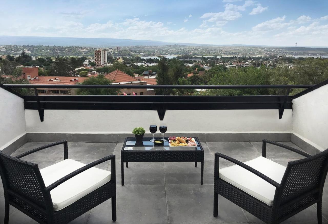 Pinares Panorama Suites, Spa & Convention Center ヴィラ・カルロス・パス エクステリア 写真