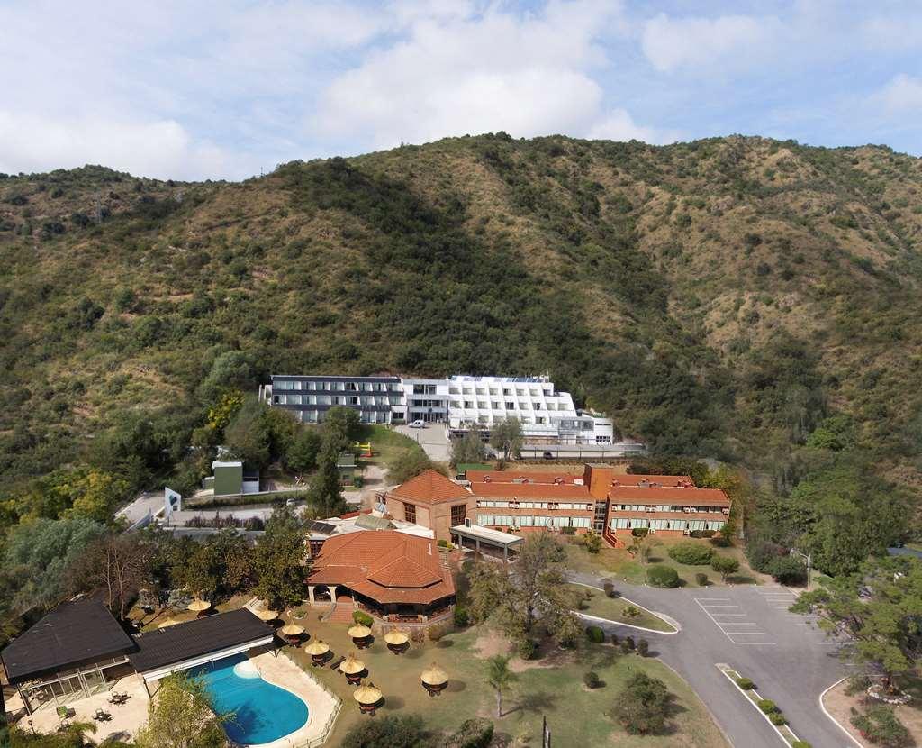 Pinares Panorama Suites, Spa & Convention Center ヴィラ・カルロス・パス エクステリア 写真