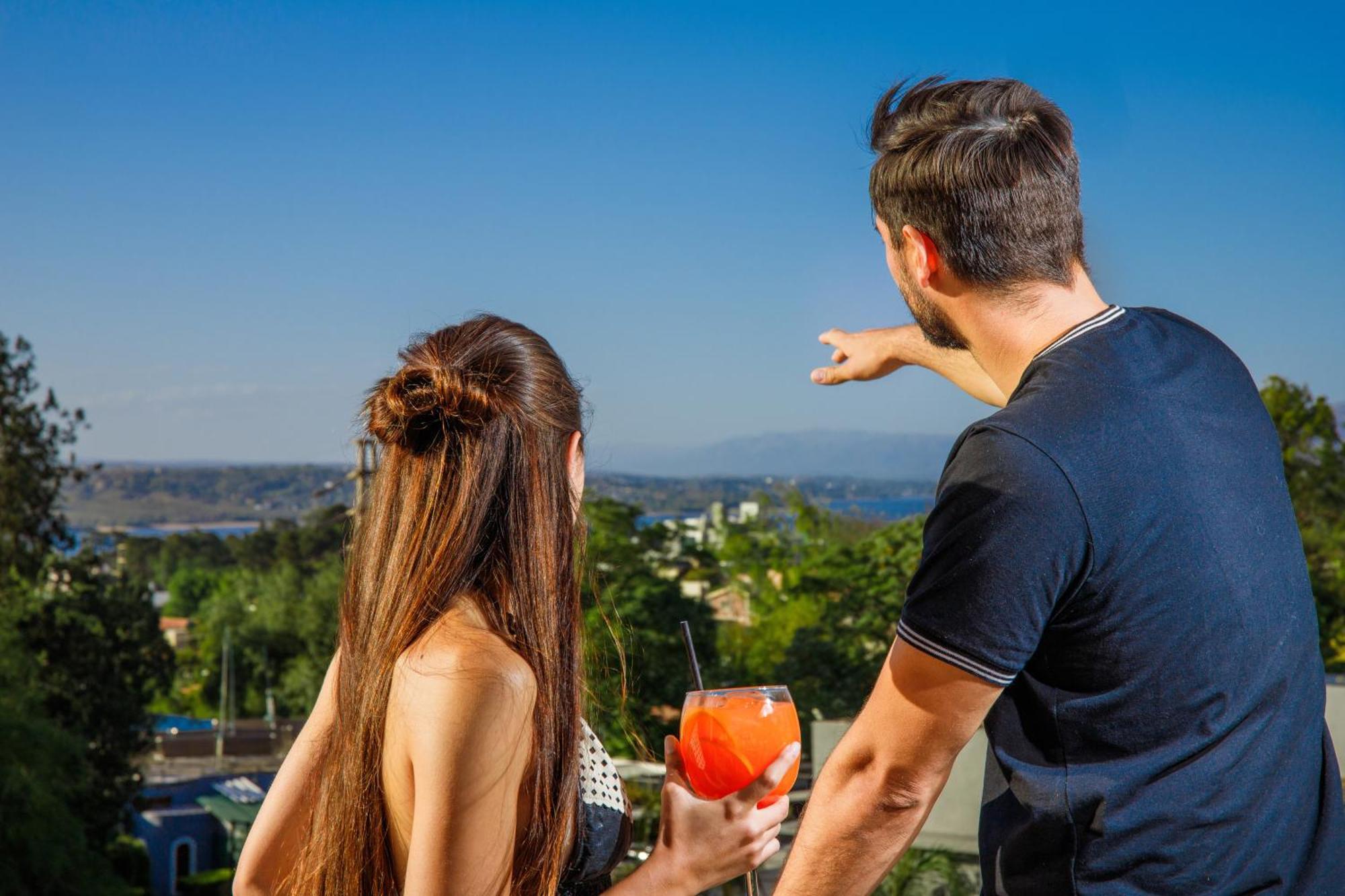 Pinares Panorama Suites, Spa & Convention Center ヴィラ・カルロス・パス エクステリア 写真
