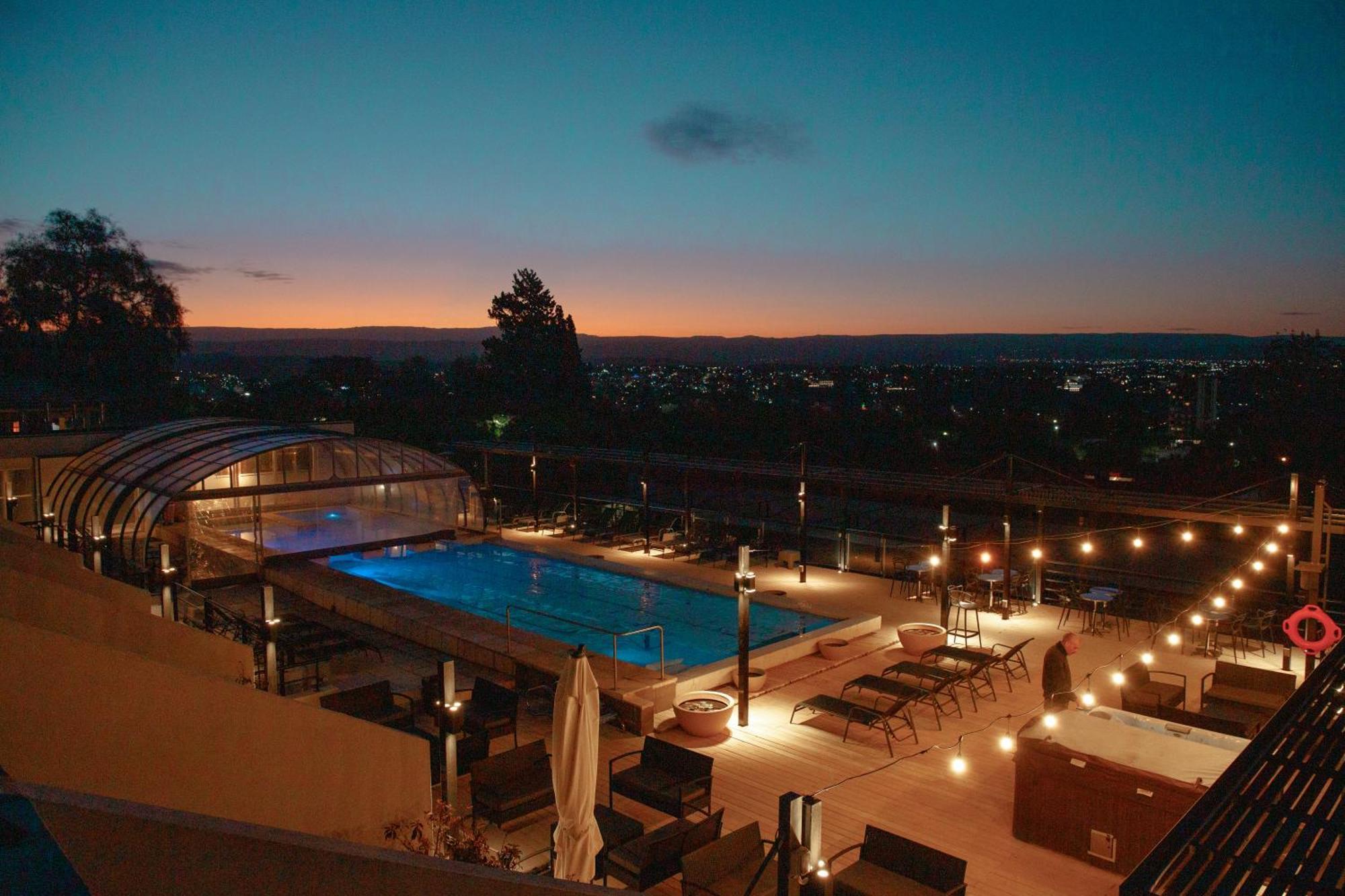 Pinares Panorama Suites, Spa & Convention Center ヴィラ・カルロス・パス エクステリア 写真