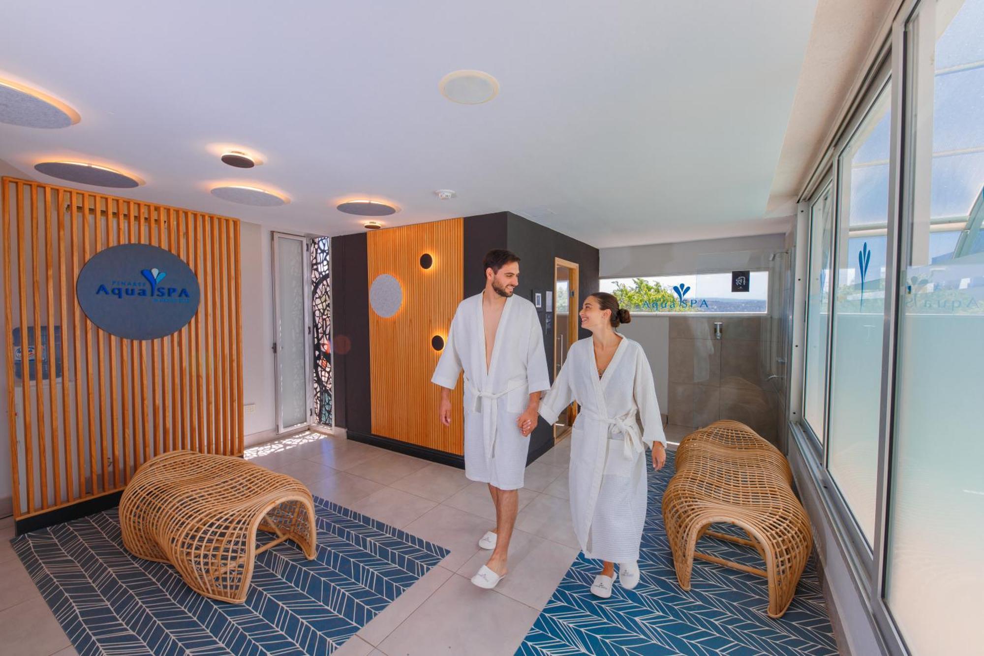 Pinares Panorama Suites, Spa & Convention Center ヴィラ・カルロス・パス エクステリア 写真