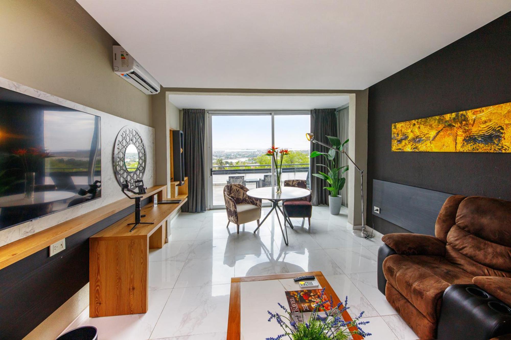 Pinares Panorama Suites, Spa & Convention Center ヴィラ・カルロス・パス エクステリア 写真