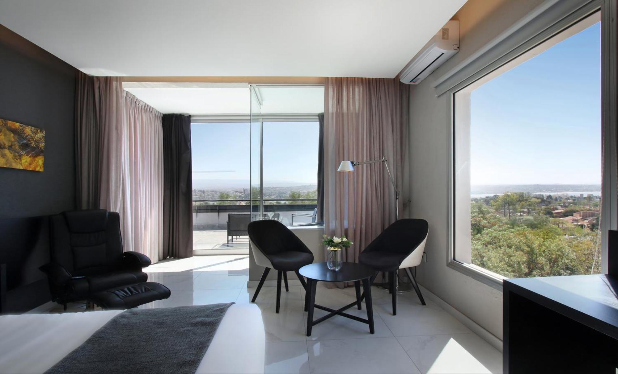Pinares Panorama Suites, Spa & Convention Center ヴィラ・カルロス・パス エクステリア 写真