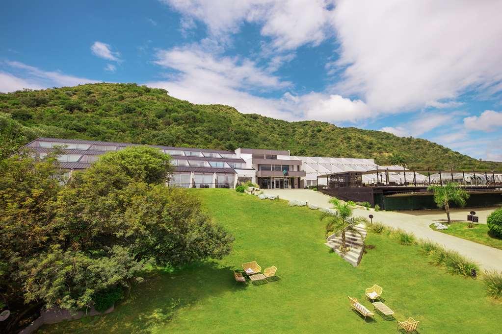 Pinares Panorama Suites, Spa & Convention Center ヴィラ・カルロス・パス エクステリア 写真
